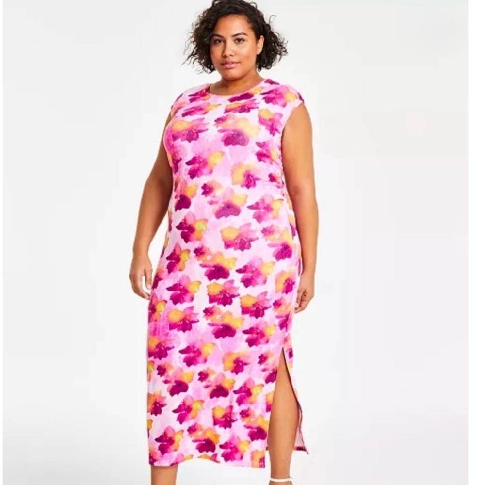 Bar III Plus pink and orange floral dress with side ruching
Size 1X NWT